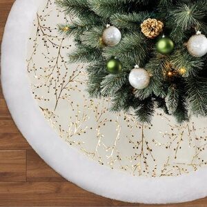 Elegant Holiday Tree Skirt with Gold Accents